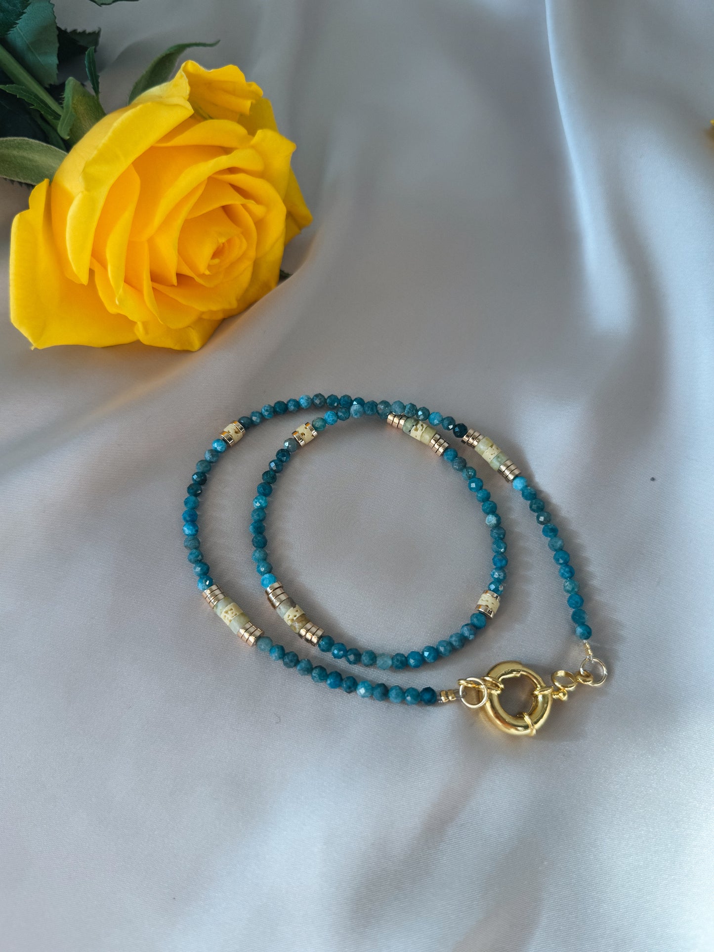 Apatite Chocker style Necklace with Round Clip Clasp